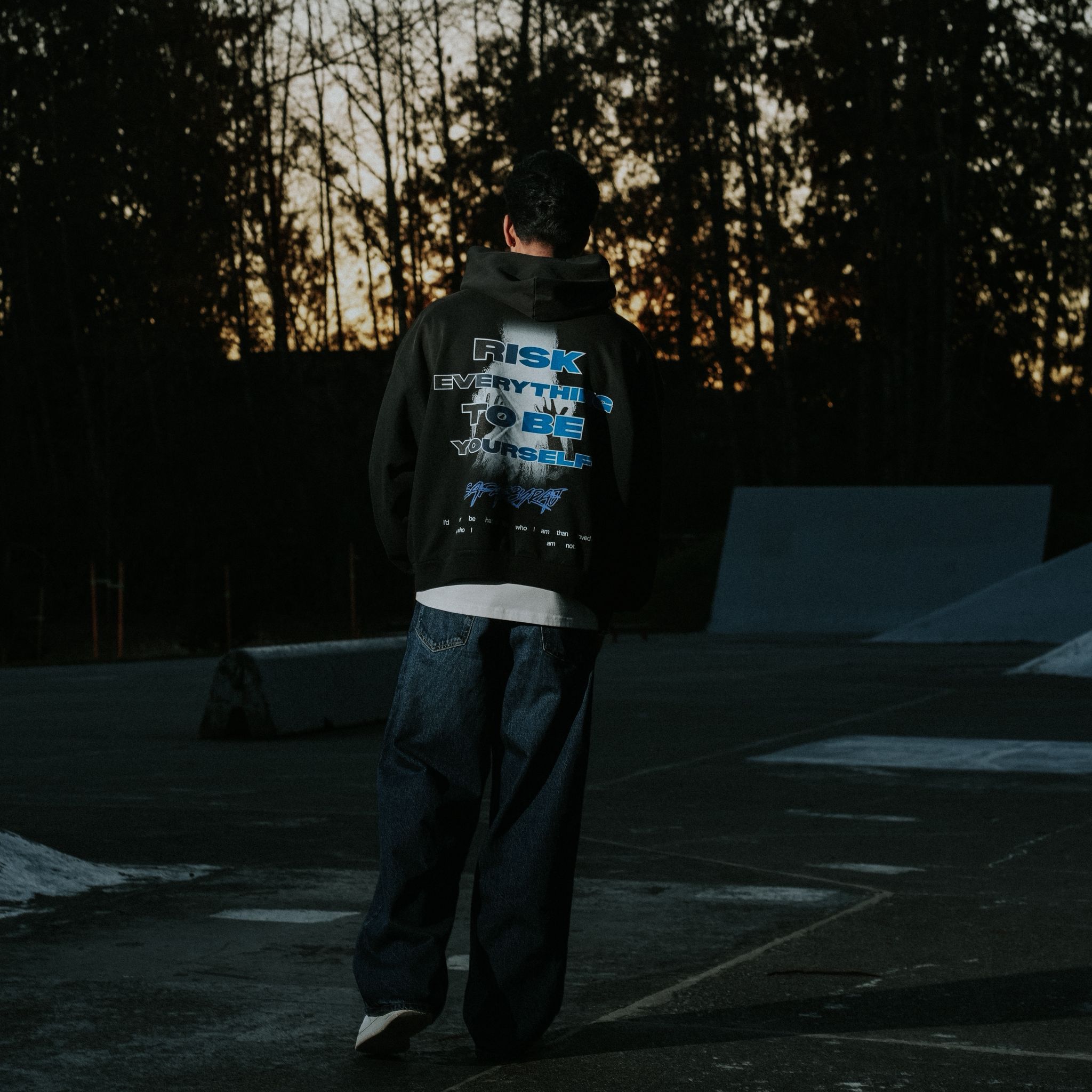 RISK EVERTHING SUN FADE BOXY HOODIE